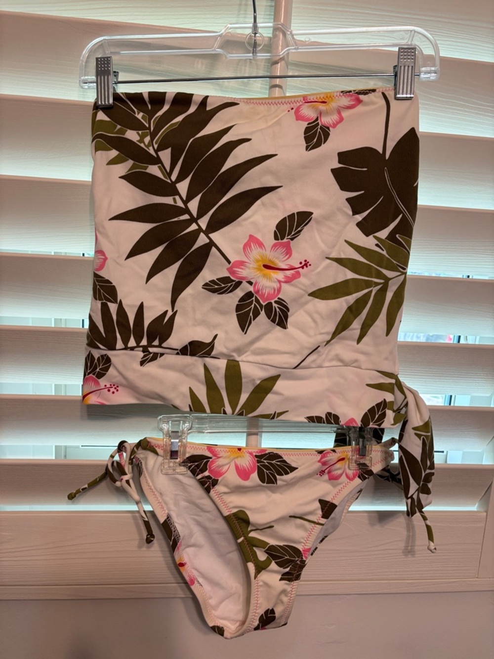 Daffy Waterworks Floral Tropical Two-Piece Bikini Set -White, Olive & Pink SZ LG